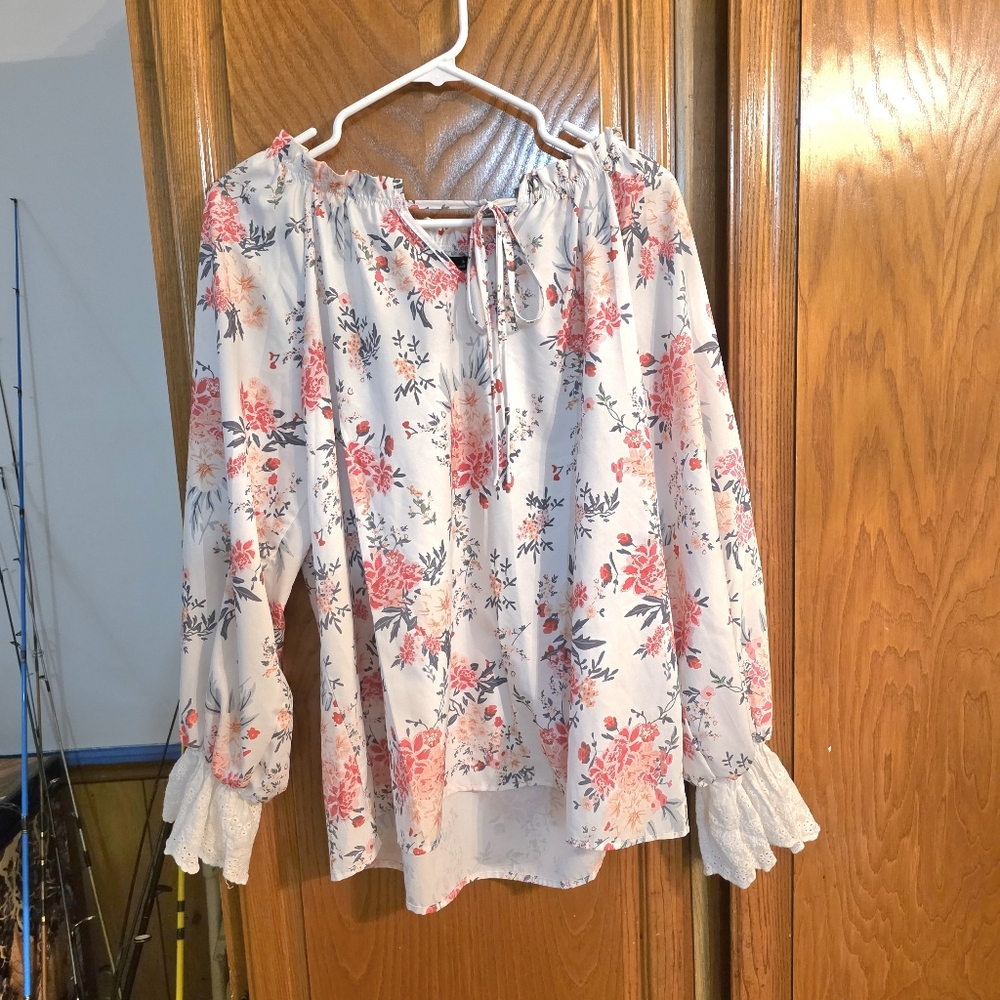 NWOT Noracora White Floral Print Tie Neck Blouse Size Large
